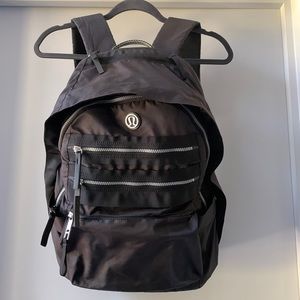 Lululemon Backpack! Excellent condition! Tons of pockets & storage options!